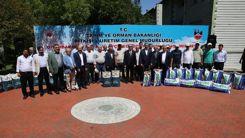 Diyarbakır'da çiftçiye yüzde 75'i hibe ile soya ve ayçiçeği tohumu verildi