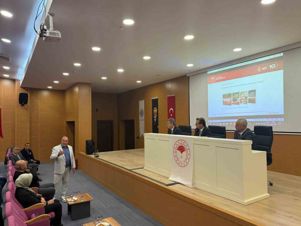 Salihli’de ‘Sözleşmeli tarımsal üretim’ toplantısı yapıldı