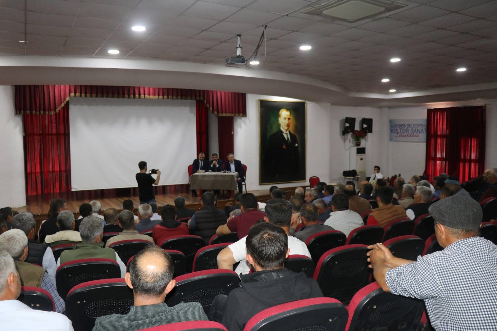 Tütün Üreticileri Kooperatifleşme İçin Gördes’te Buluştu