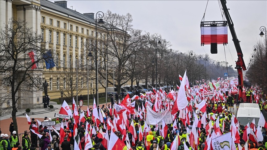 Polonya’da çiftçilerden tarım politikalarına protesto!