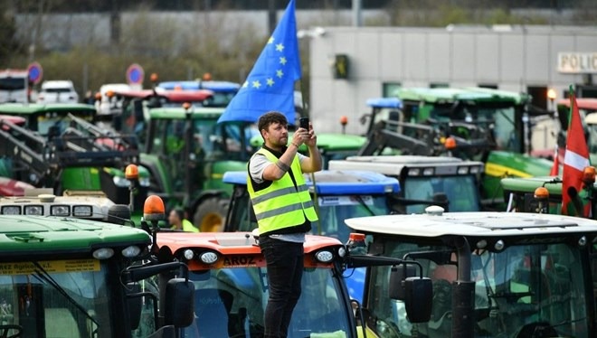 Fransa'da çiftçilerden tarım politikalarına protesto!